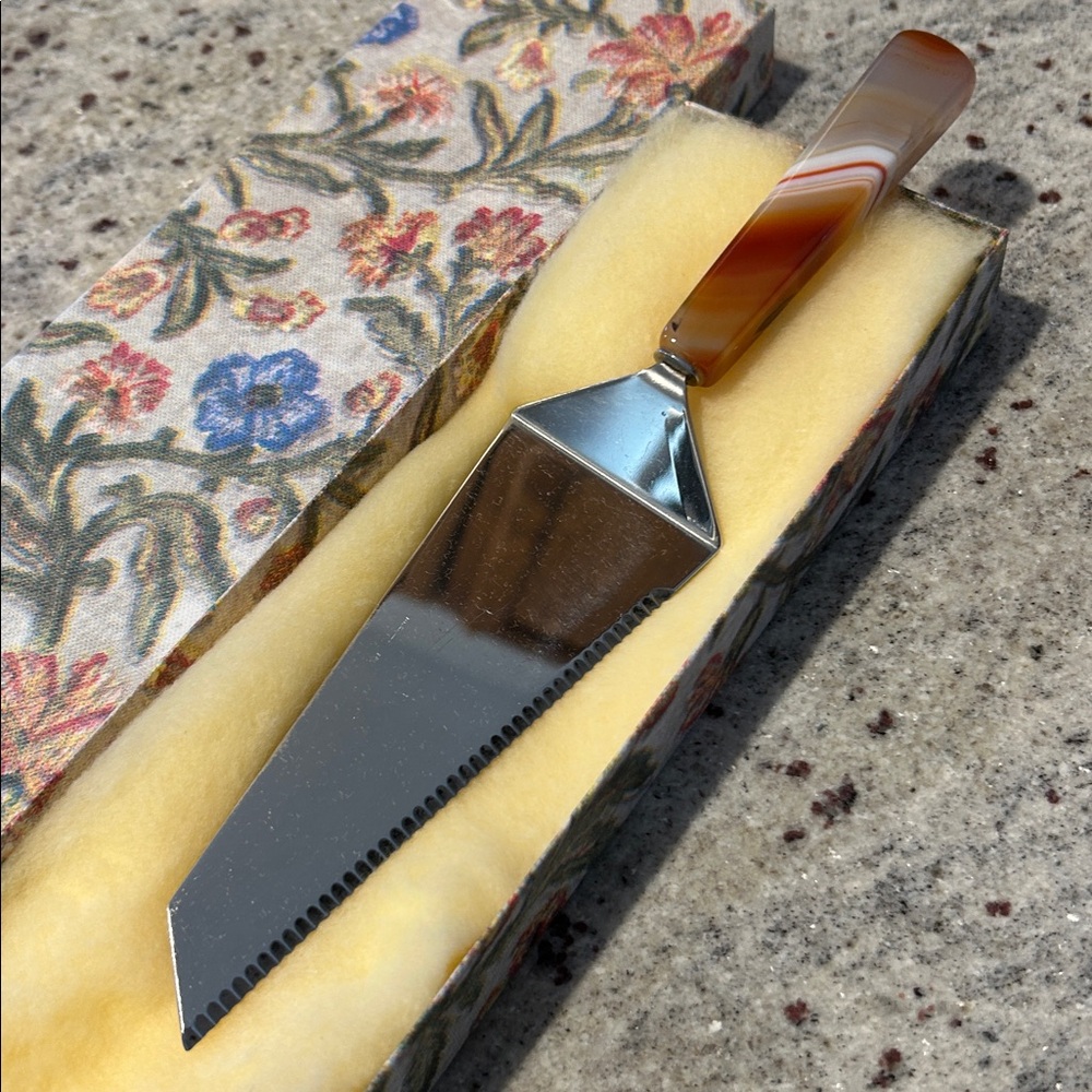 Elegant Cake Server with Agate Handle